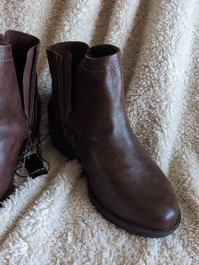 Torrid Brown Women's Ankle Boots 9WW - Classic Chelsea Style